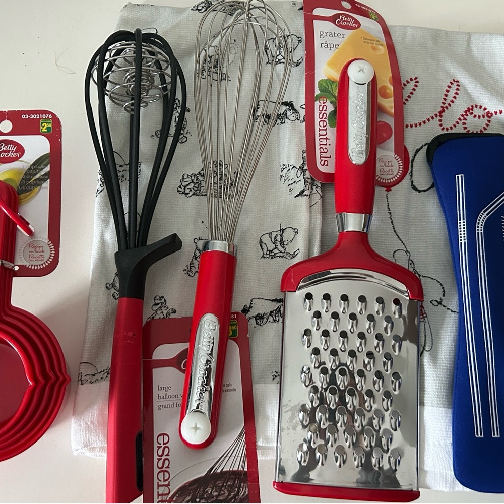 Red and Black Kitchen Utensil Set, Disney Tea Towels, Reusable Straws NEW